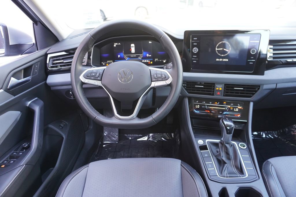 Used 2025 Volkswagen Jetta SE image 10