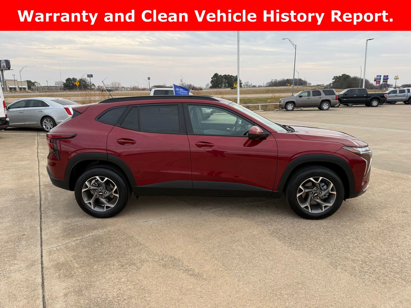 Used 2025 Chevrolet Trax LT FWD image 4