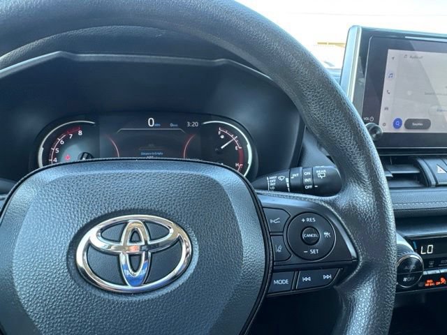 Used 2025 Toyota RAV4 XLE AWD/4WD image 12