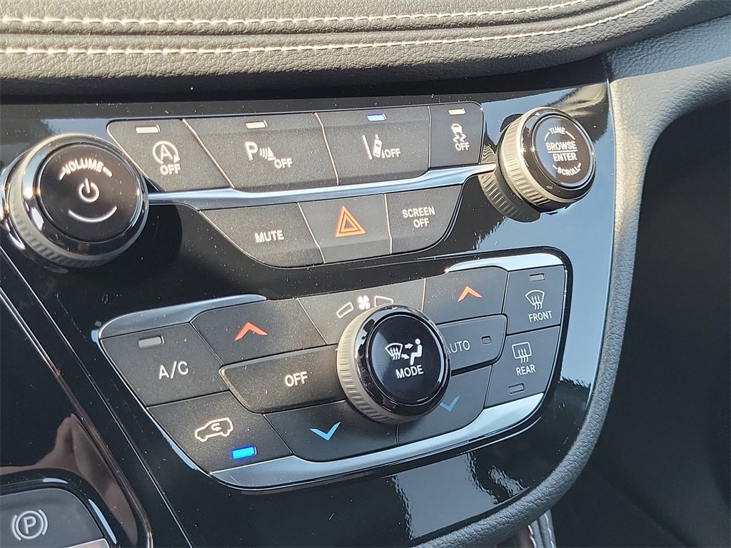 New 2026 Chrysler Pacifica Limited image 32