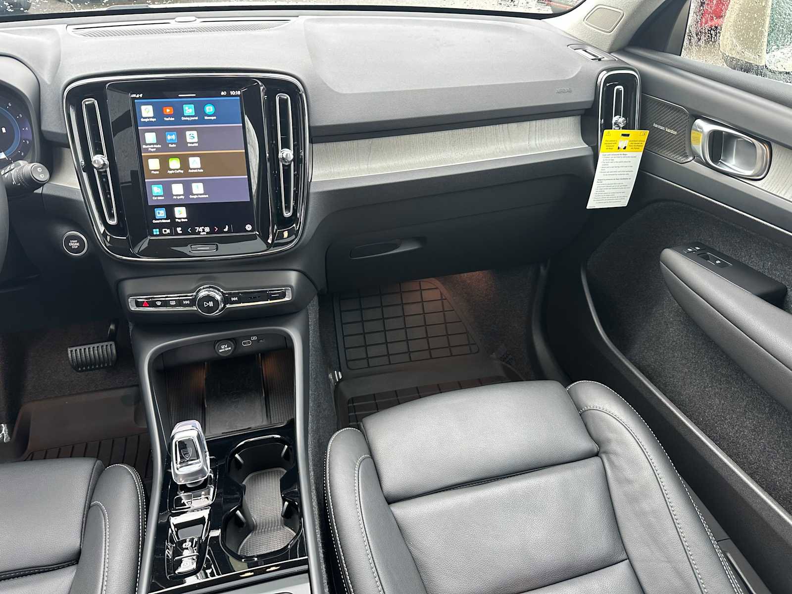 Used 2025 Volvo XC40 B5 Ultra w/ Climate Package image 18