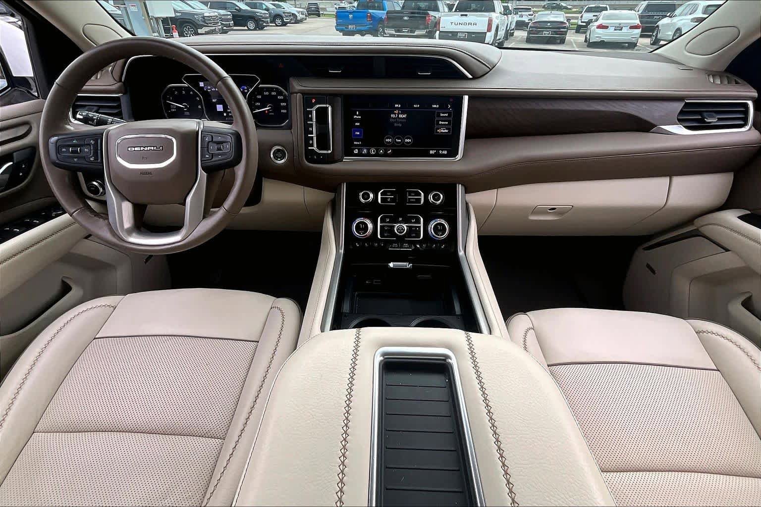 Used 2021 GMC Yukon Denali w/ Denali Premium Package RWD image 16