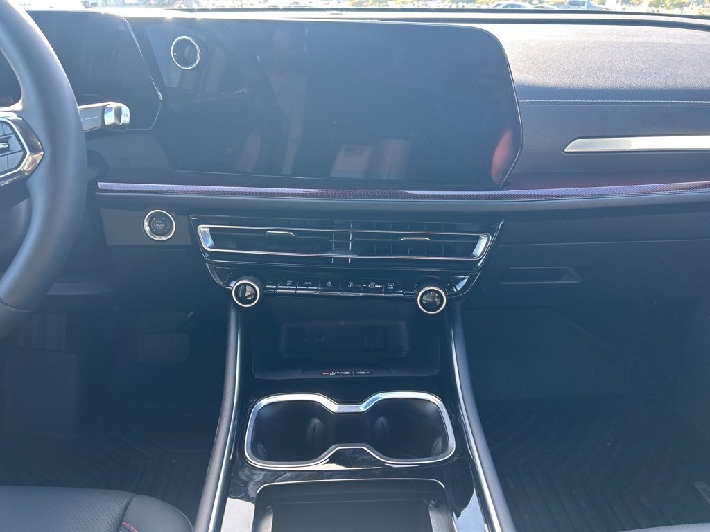 Used 2025 Chevrolet Traverse Z71 w/ Enhanced Driving Package image 27