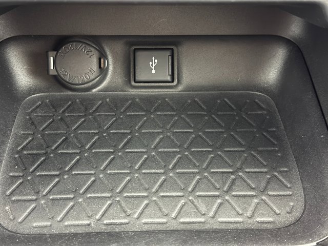 Used 2022 Toyota RAV4 XLE Premium image 19