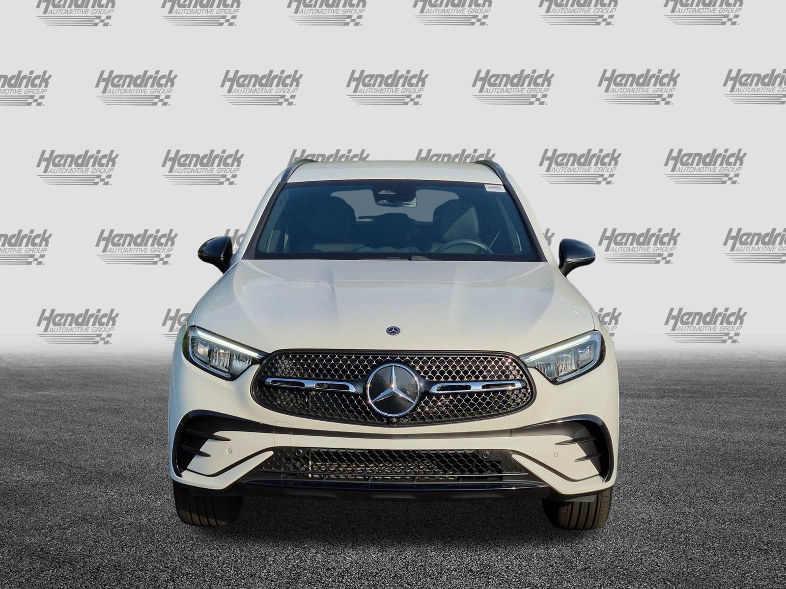 Used 2025 Mercedes-Benz GLC 300 4MATIC image 3