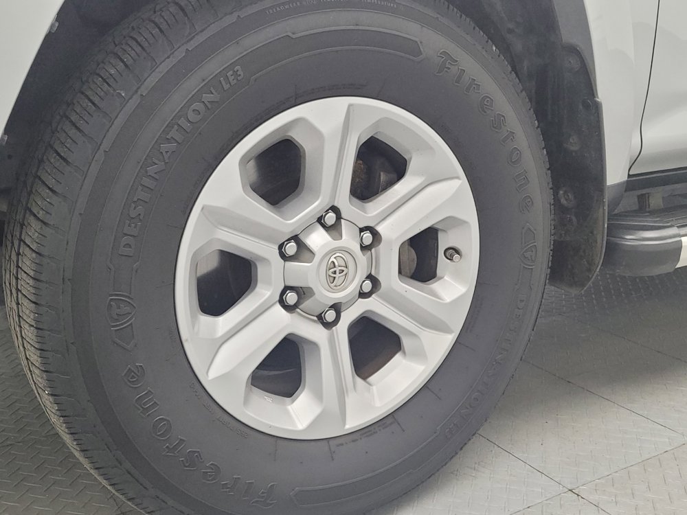 Used 2020 Toyota 4Runner SR5 image 31