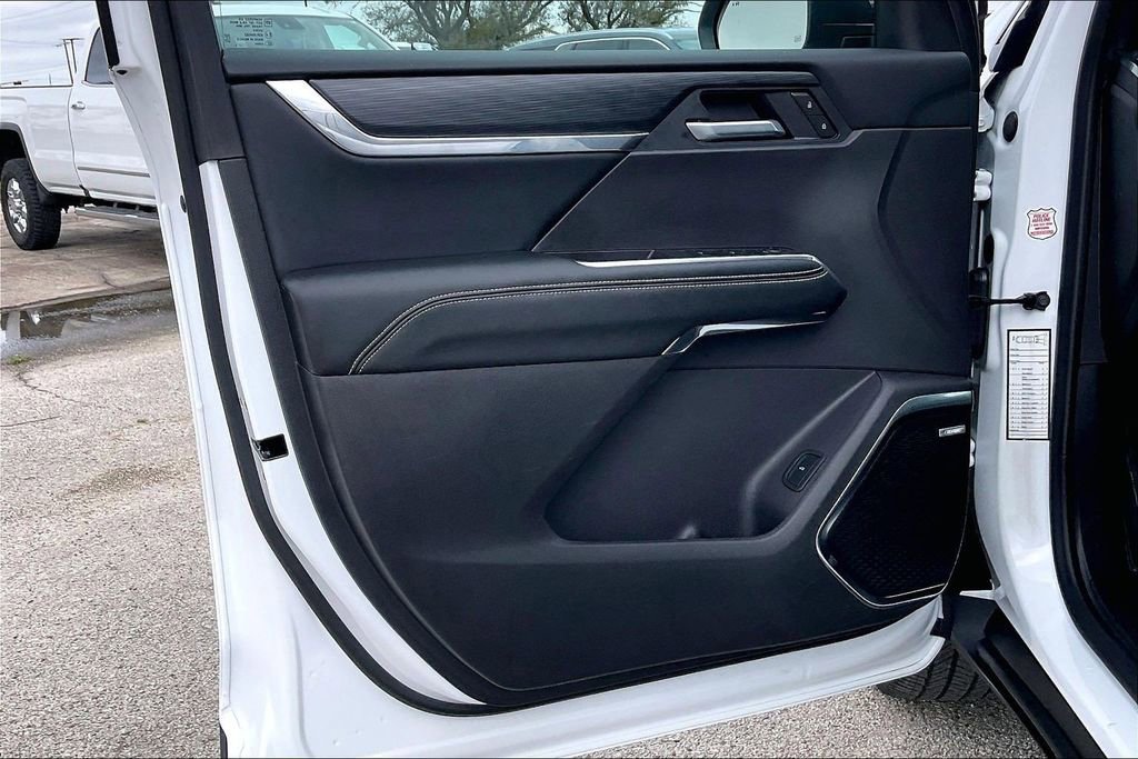 Used 2025 GMC Acadia Elevation image 17