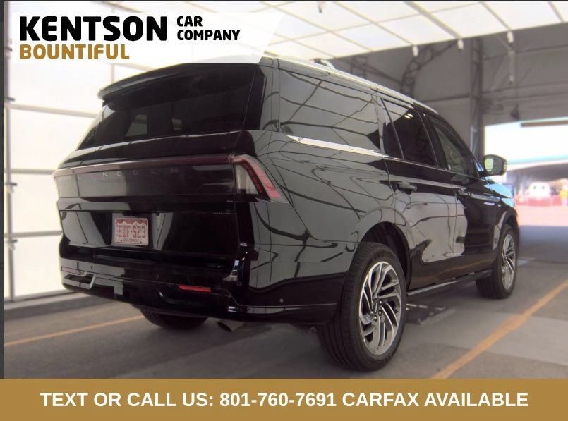 Used 2025 Lincoln Navigator Reserve AWD/4WD image 2