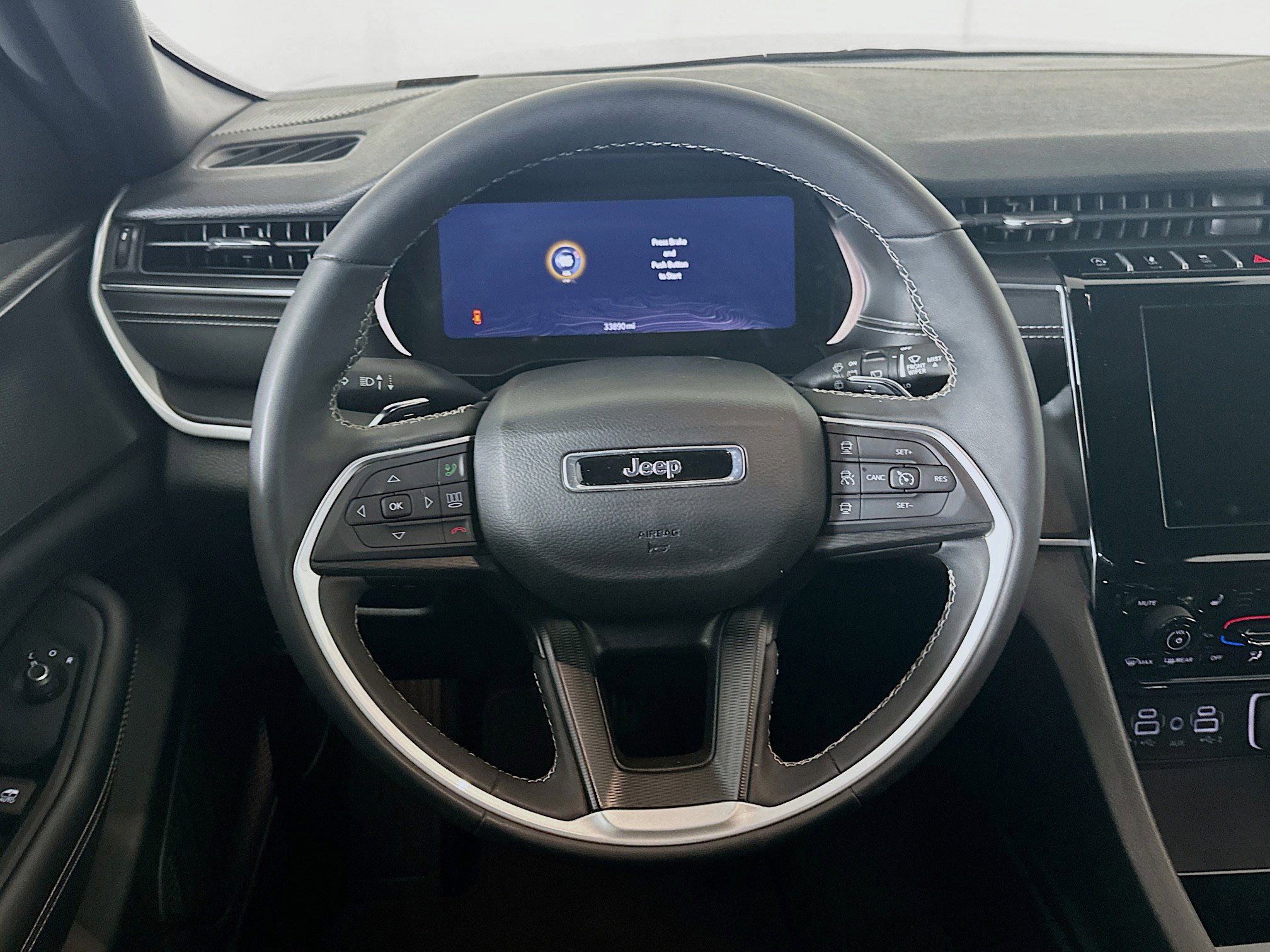 Used 2024 Jeep Grand Cherokee L Laredo image 18