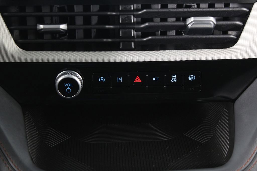 Used 2025 Ford Explorer Active image 19