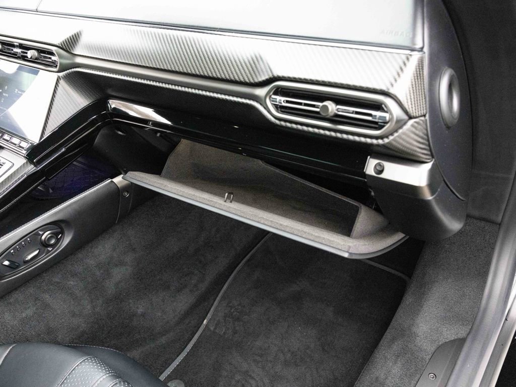 Used 2025 Aston Martin V8 Vantage Coupe image 53