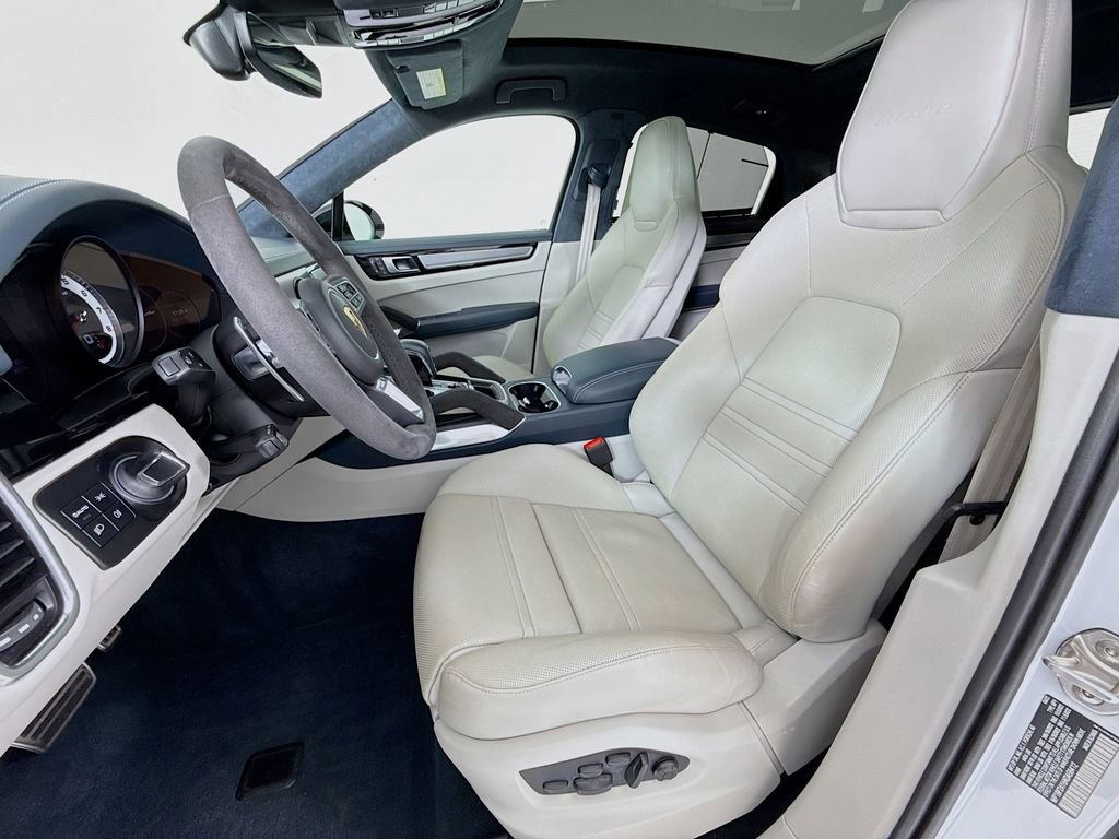 Certified 2022 Porsche Cayenne Turbo AWD/4WD image 5