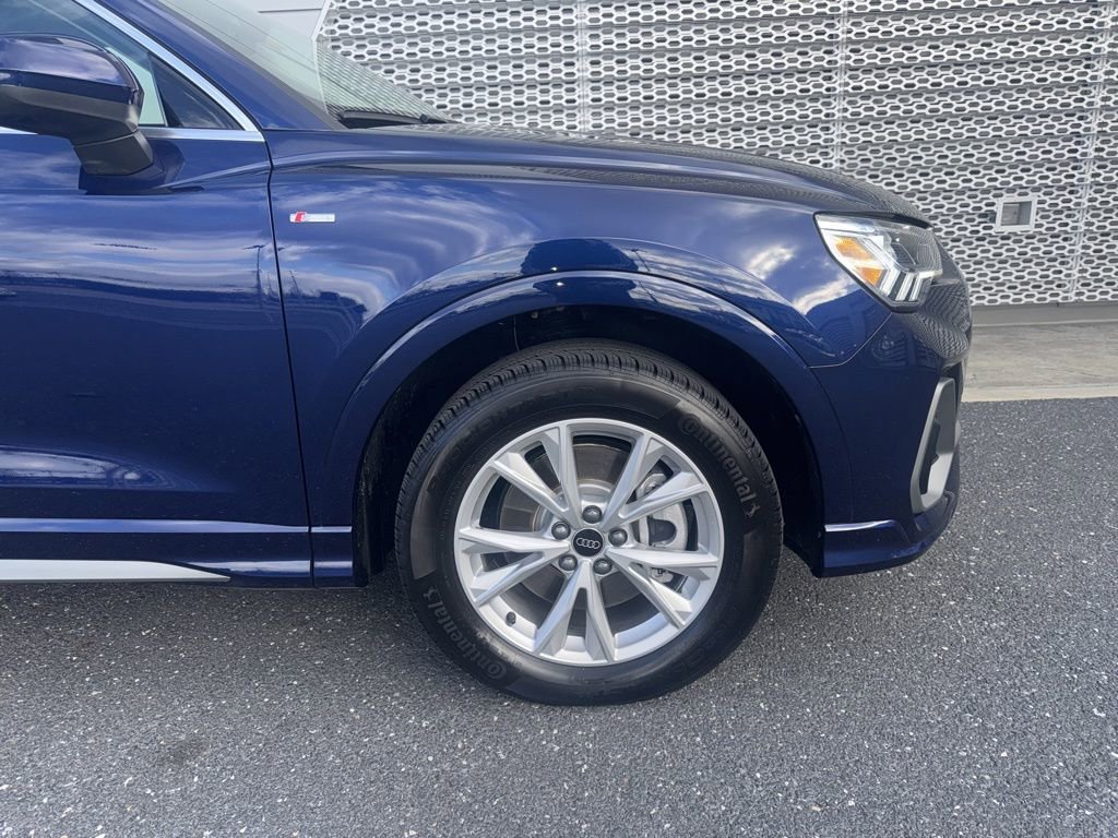 Certified 2025 Audi Q3 2.0T Premium Plus w/ Premium Plus Package AWD/4WD image 3