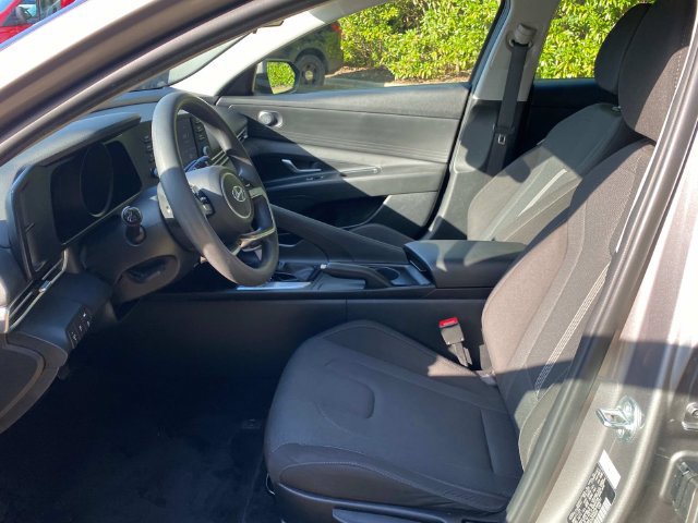 Used 2023 Hyundai Elantra SE FWD image 11