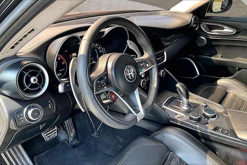 Used 2019 Alfa Romeo Giulia Ti RWD image 10