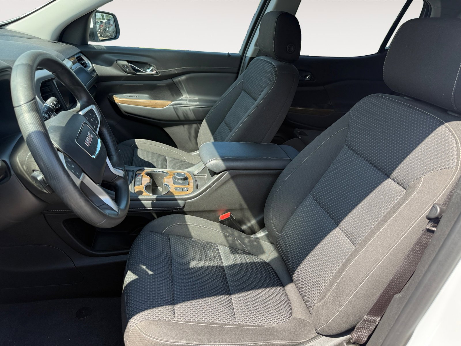 Used 2023 GMC Acadia SLE w/ Driver Convenience Package image 9