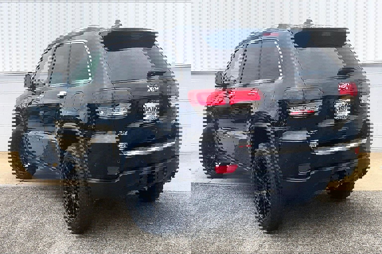 Used 2022 Jeep Grand Cherokee Limited w/ Trailer Tow Group IV image 15