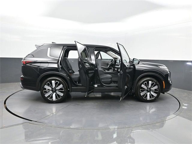 New 2025 Mitsubishi Outlander SE image 30