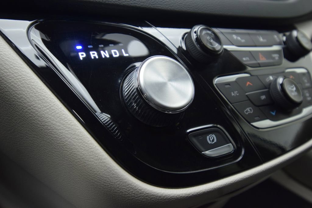 Used 2024 Chrysler Pacifica Touring-L image 22