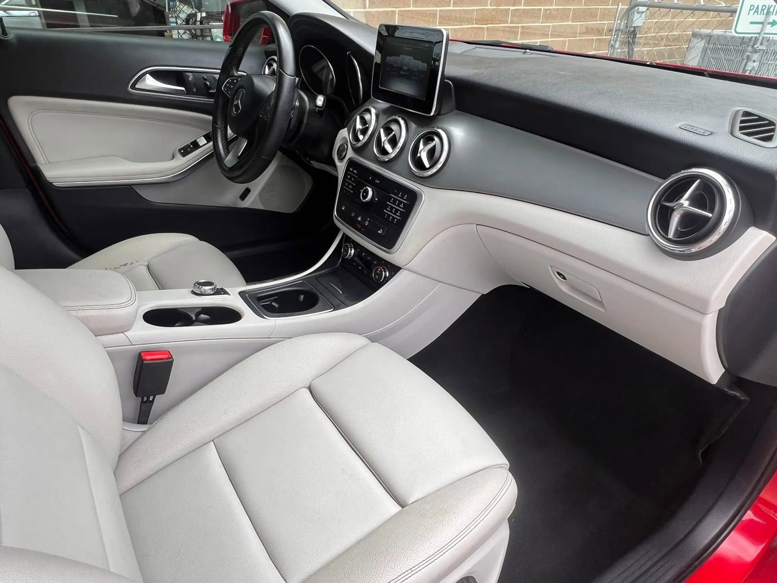Used 2016 Mercedes-Benz GLA 250 4MATIC image 31