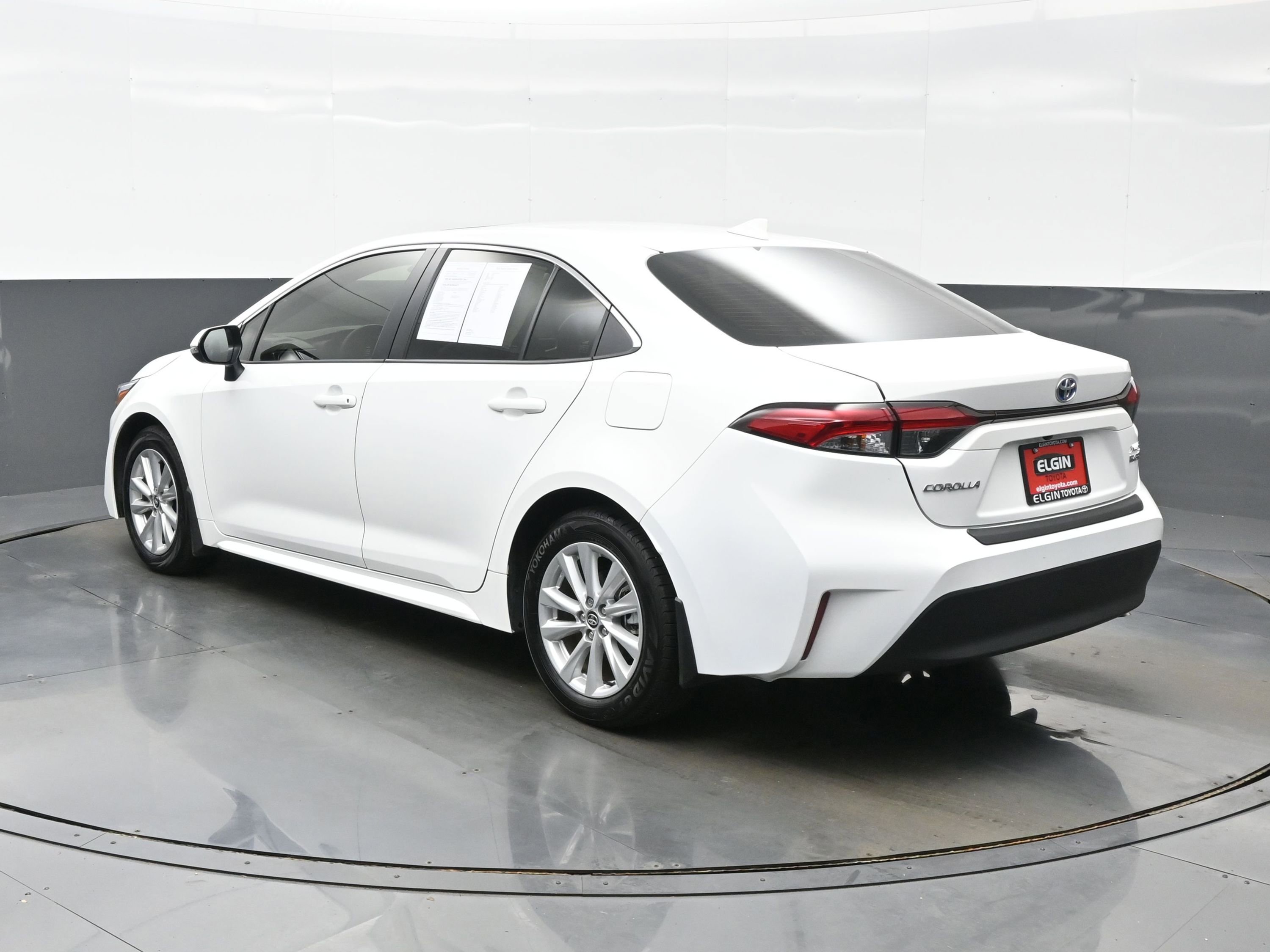 Used 2024 Toyota Corolla XLE FWD image 4