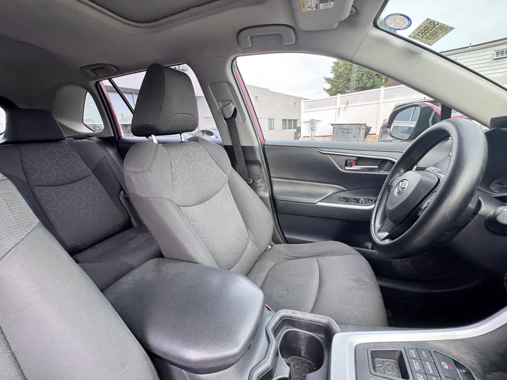 Used 2019 Toyota RAV4 XLE AWD/4WD image 19