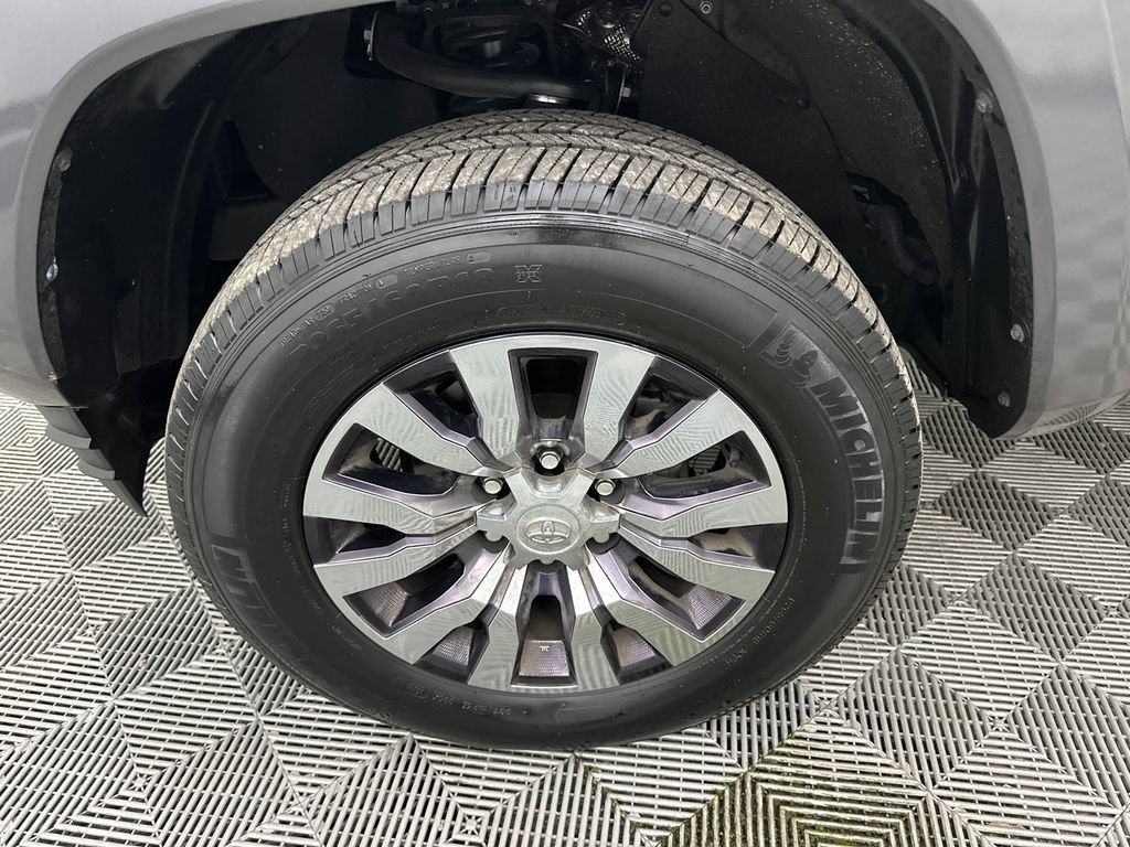 Used 2022 Toyota Tacoma Limited RWD image 12