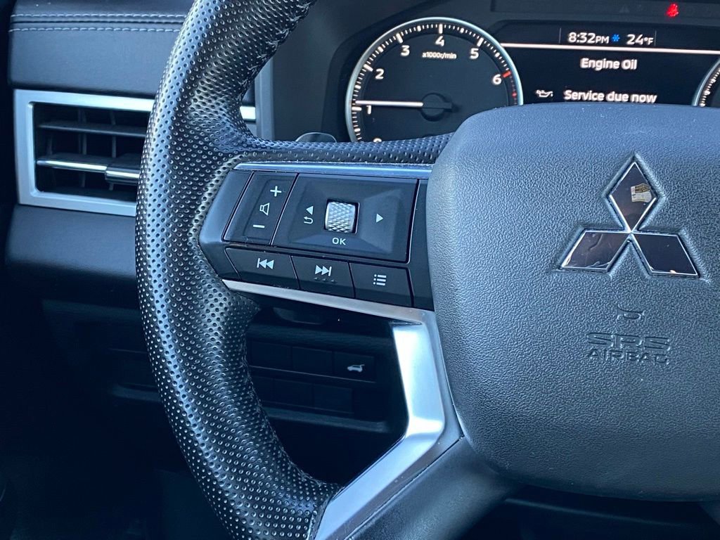 Used 2022 Mitsubishi Outlander SE image 14