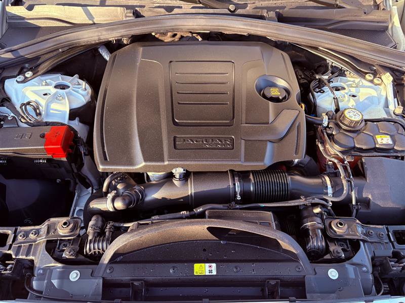 Used 2020 Jaguar F-PACE 25T image 17