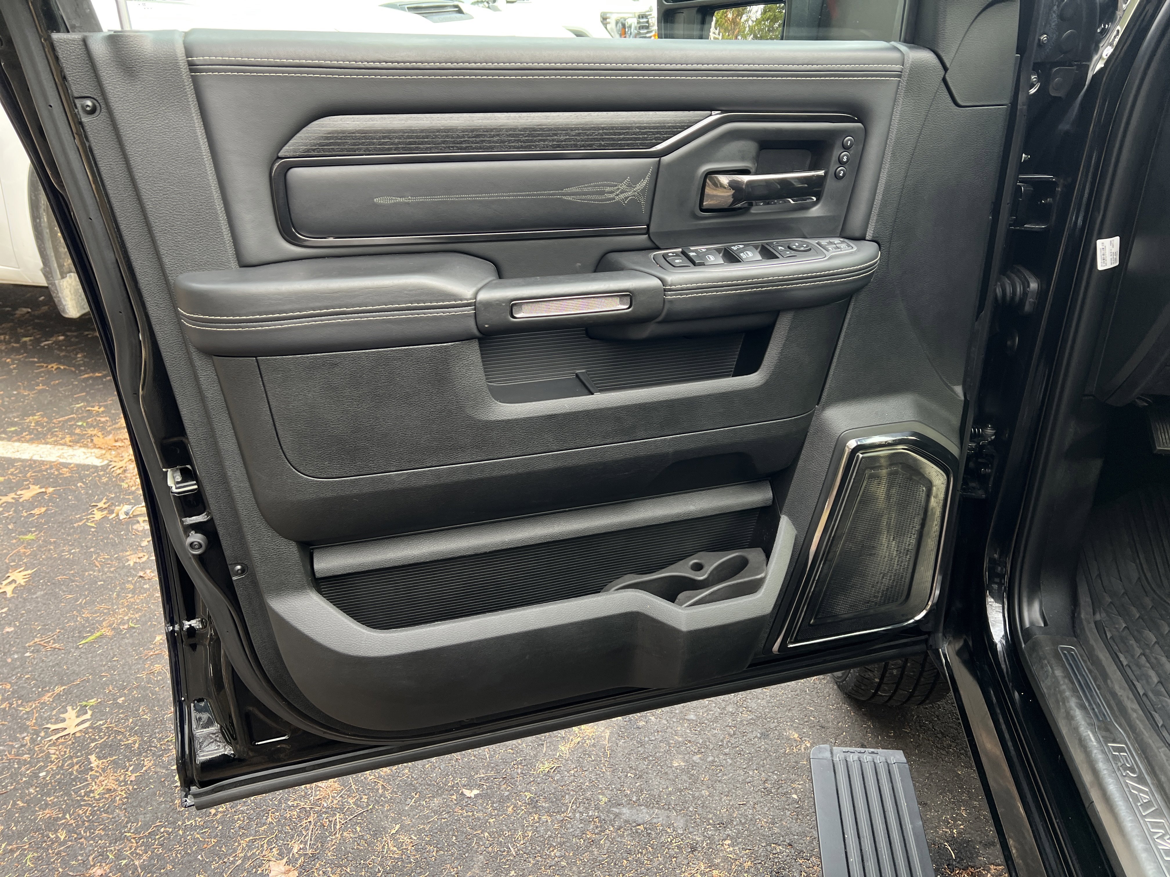 Used 2023 RAM 3500 Limited image 14