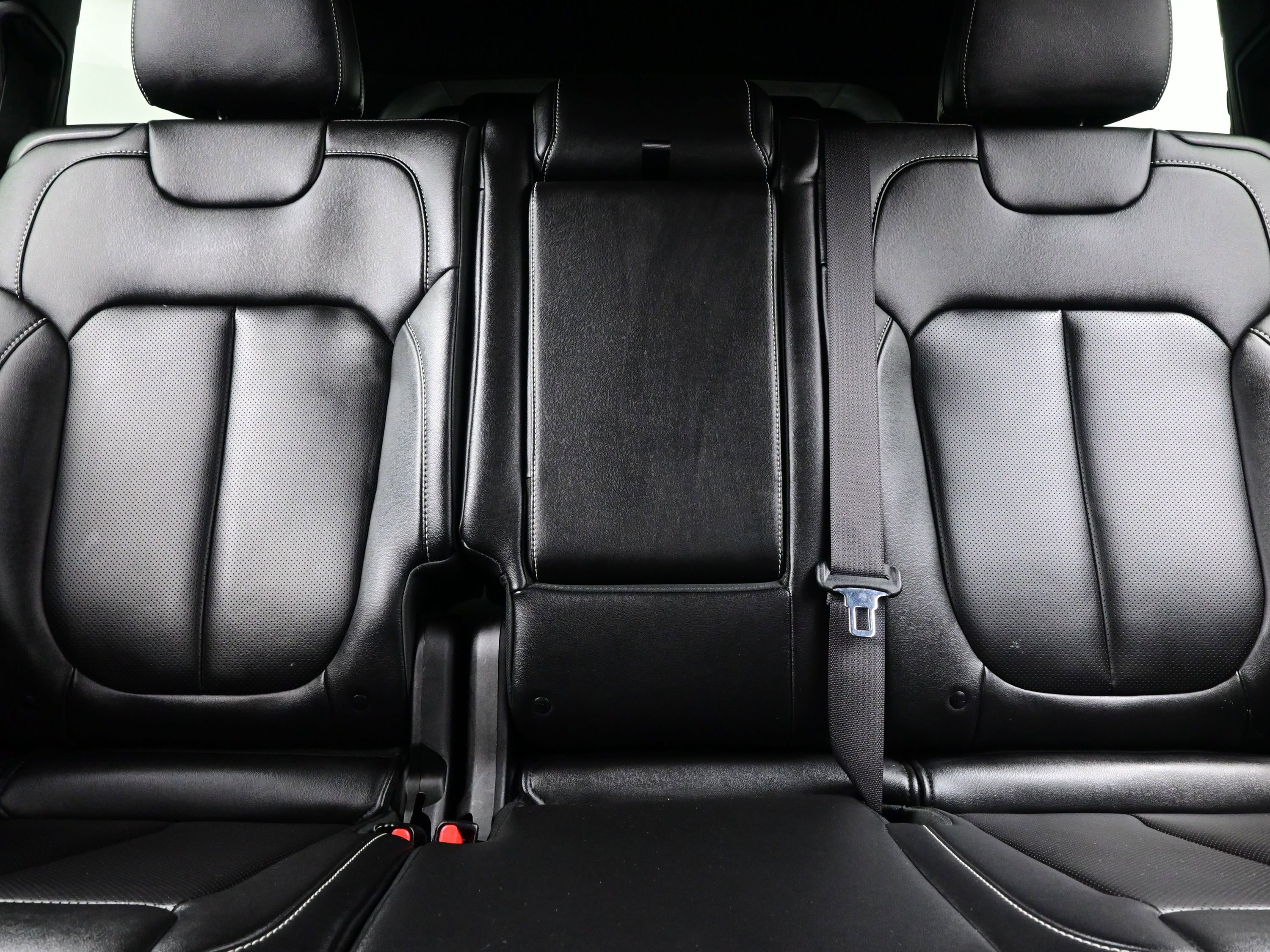 Used 2025 Jeep Grand Cherokee L Limited w/ Luxury Tech Group II image 16