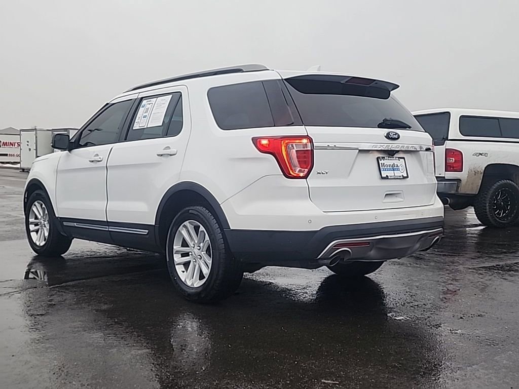 Used 2017 Ford Explorer XLT w/ Equipment Group 202A image 5