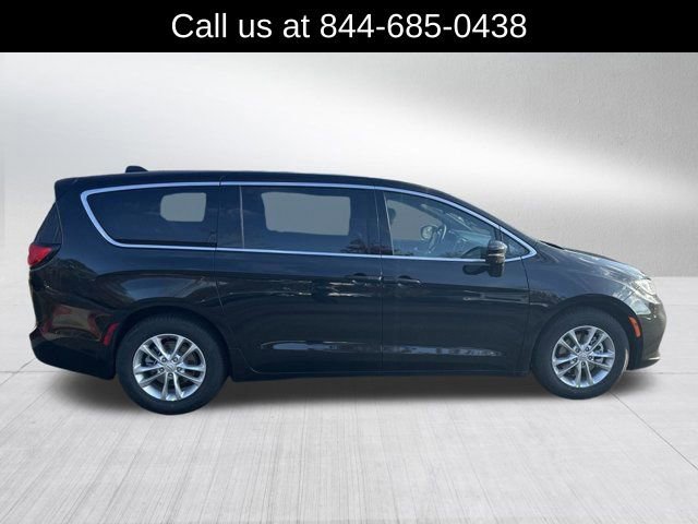 New 2026 Chrysler Pacifica Select image 4