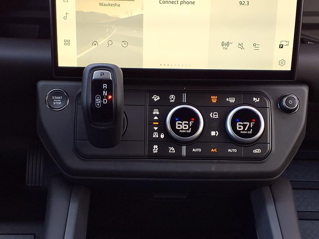 New 2026 Land Rover Defender 130 X-Dynamic SE AWD/4WD image 21