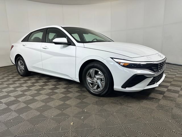 Certified 2025 Hyundai Elantra SE video 2