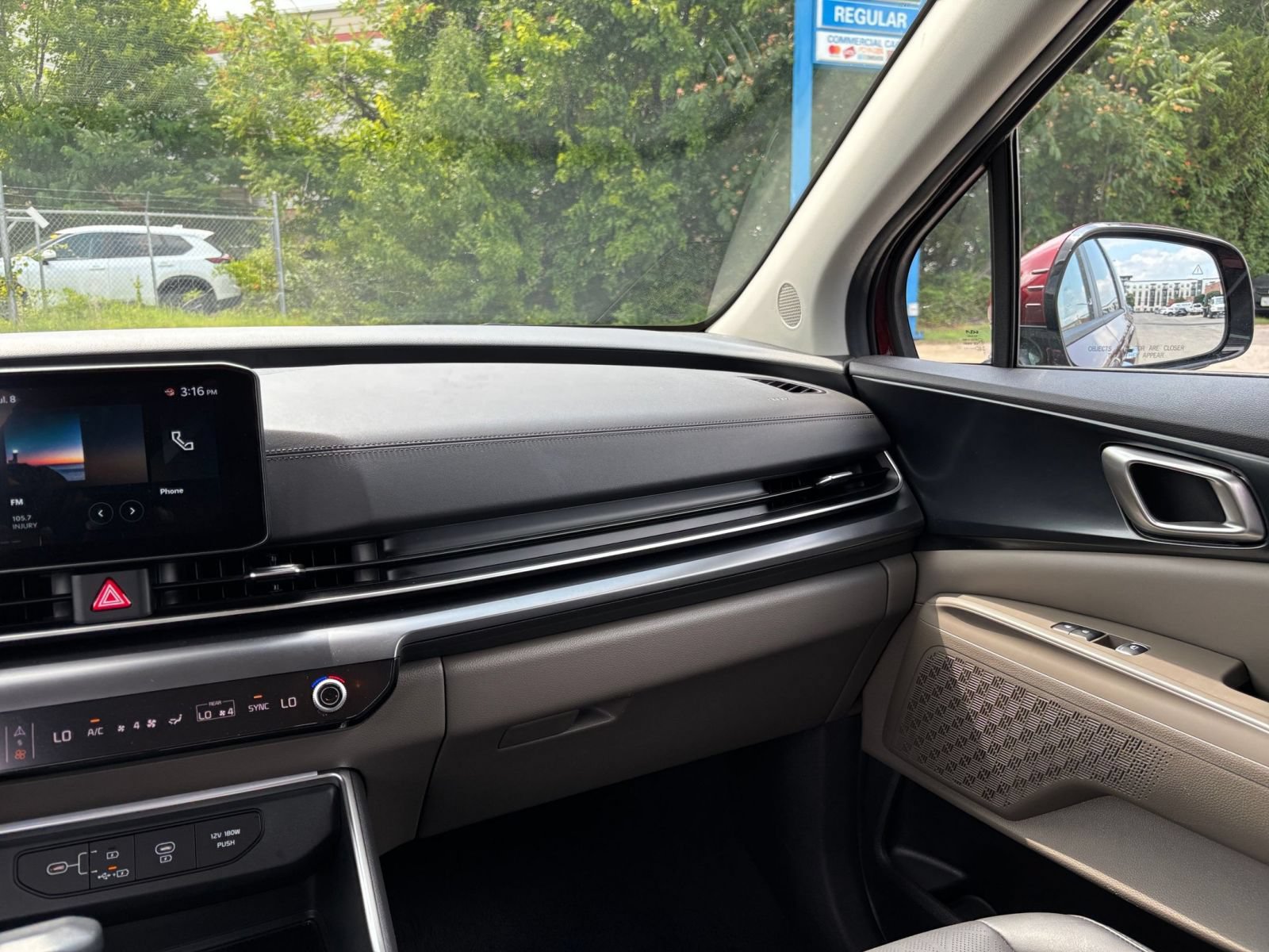 Used 2026 Kia Carnival FWD image 37