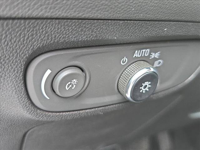 Used 2025 Buick Encore GX Preferred AWD/4WD image 11