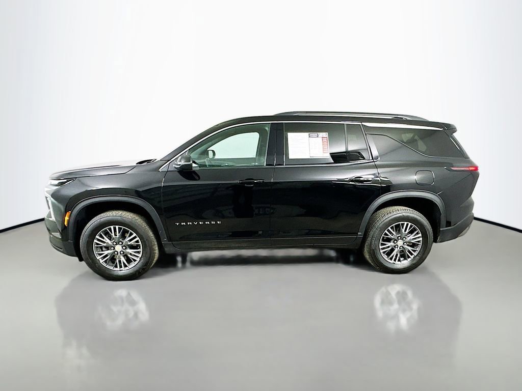 Used 2025 Chevrolet Traverse LT image 5