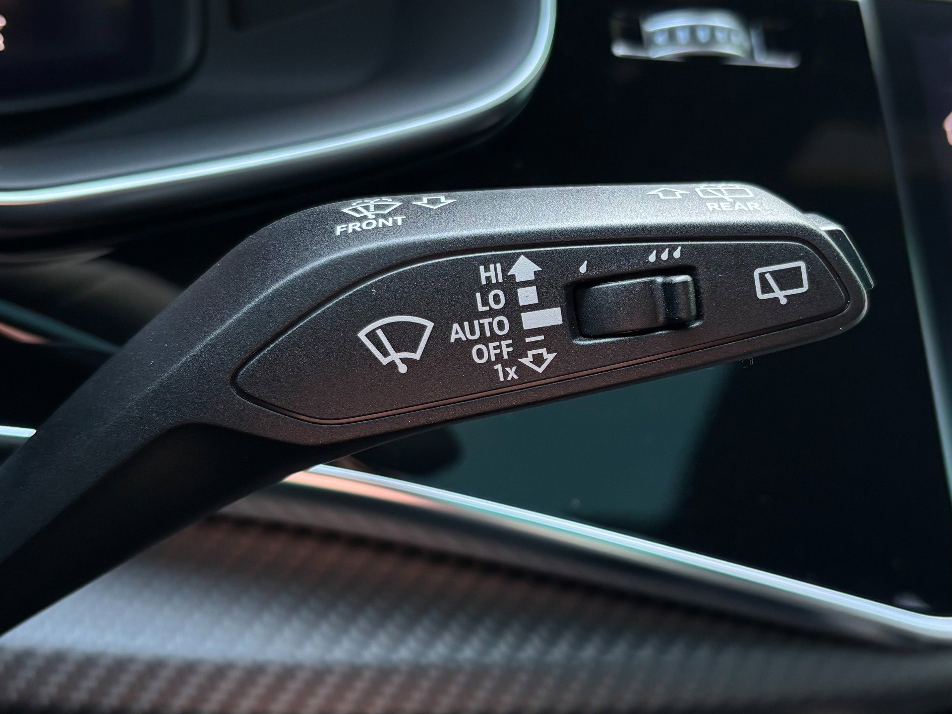 Used 2023 Audi RS Q8 w/ Black Optic Package image 40