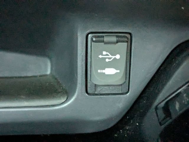 Used 2019 Toyota C-HR Limited FWD image 22