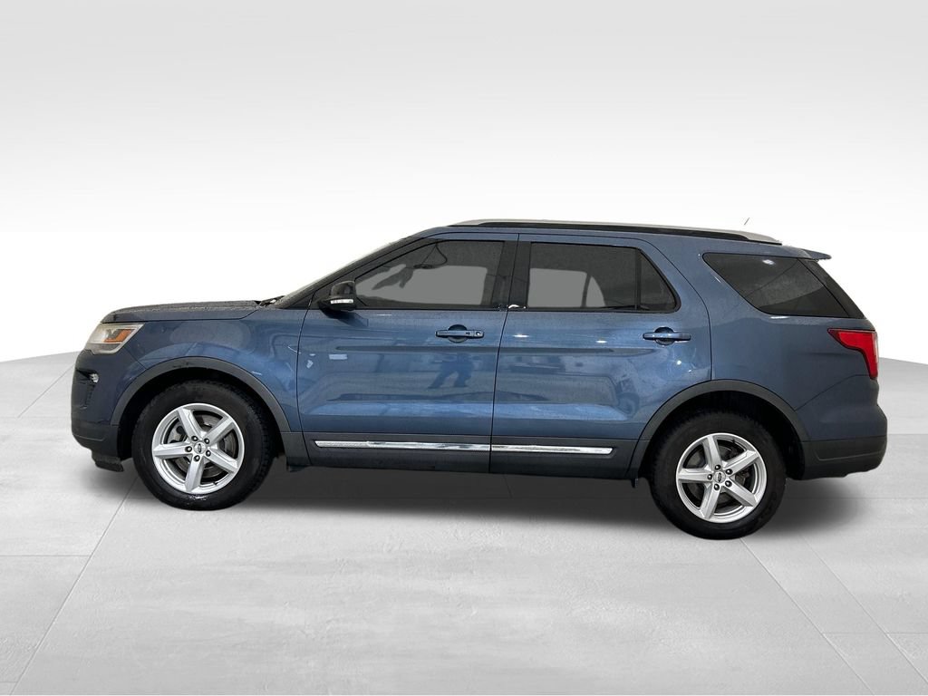 Used 2018 Ford Explorer XLT w/ Equipment Group 202A FWD image 2