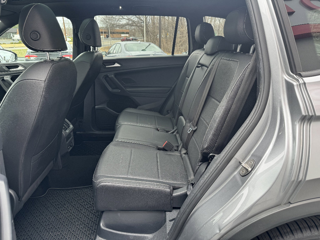 Used 2021 Volkswagen Tiguan SE R-Line image 9