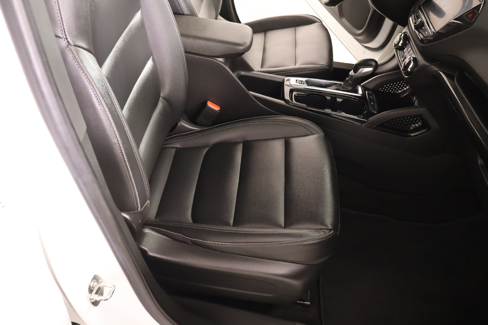 Used 2022 Chevrolet TrailBlazer LT w/ Premium Seating Package FWD image 13
