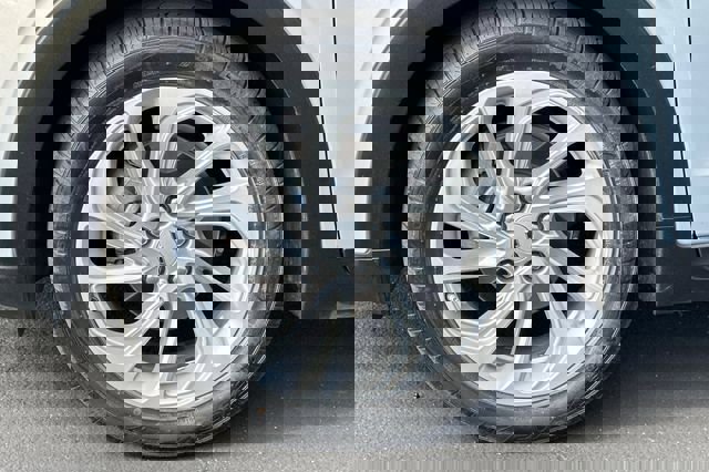 Used 2023 Chevrolet Bolt EUV LT image 30