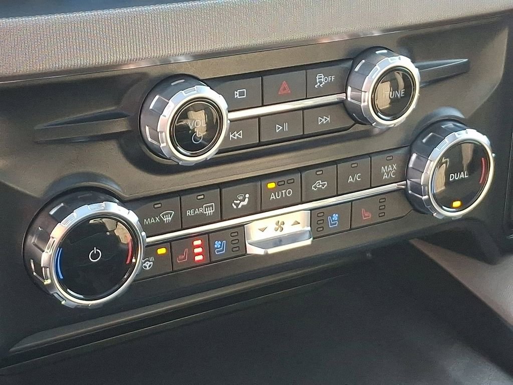 Certified 2025 Ford F250 Platinum w/ Platinum Plus Package image 17