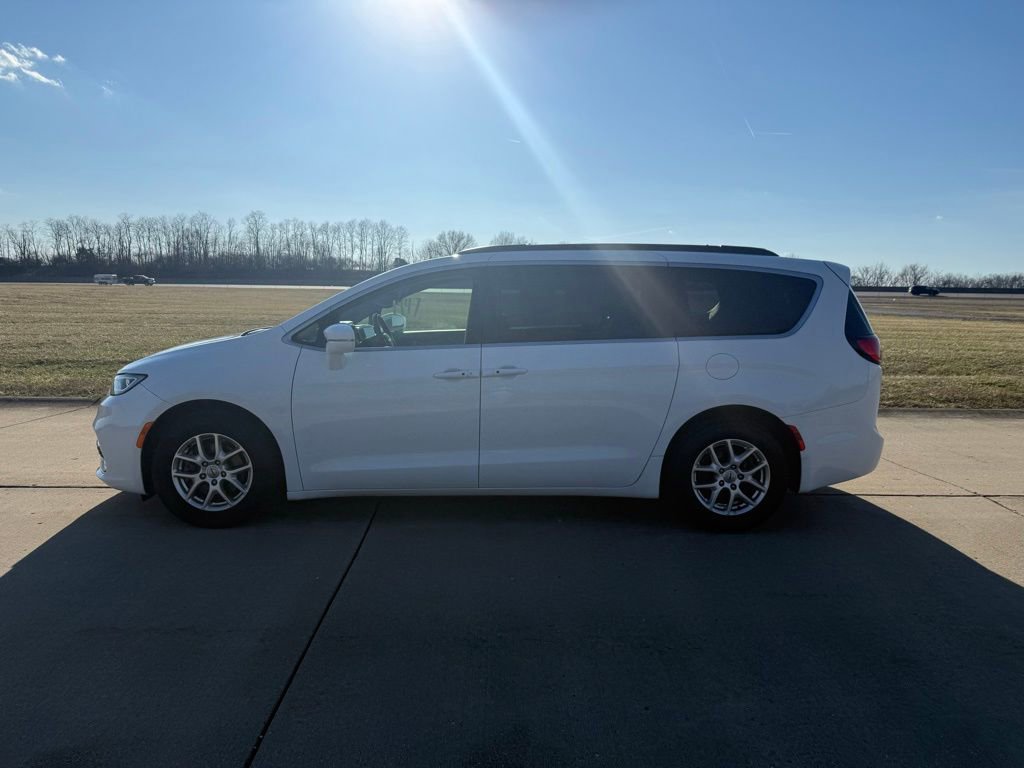 Used 2022 Chrysler Pacifica Touring-L image 7