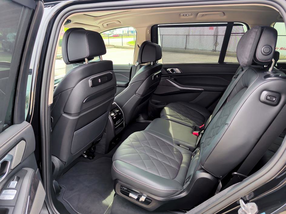 Used 2025 BMW X7 xDrive40i w/ Premium Package image 9
