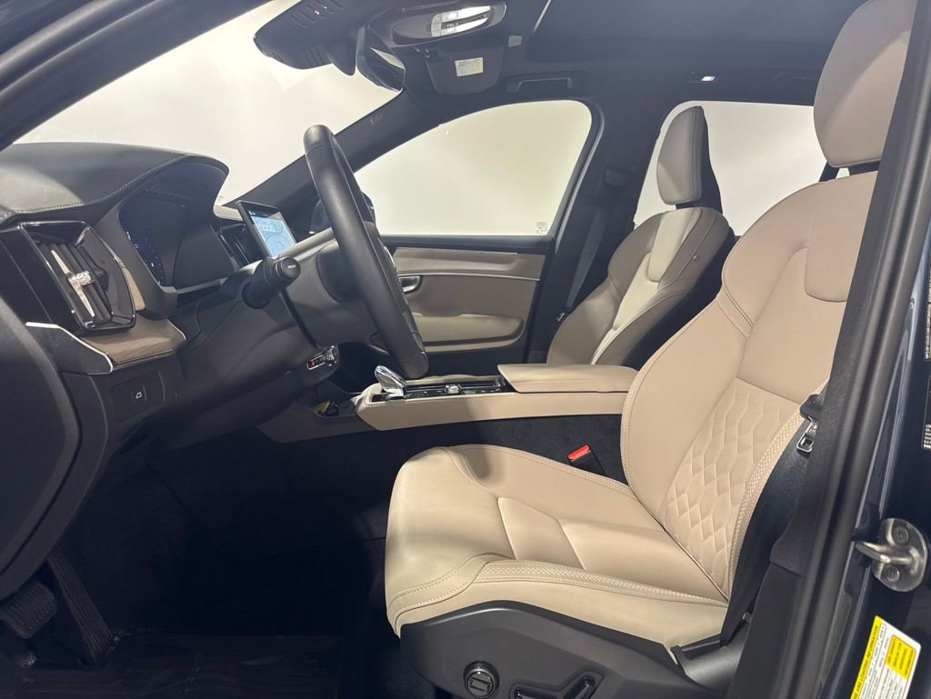 Used 2026 Volvo XC90 B6 Plus w/ Protection Package AWD/4WD image 19
