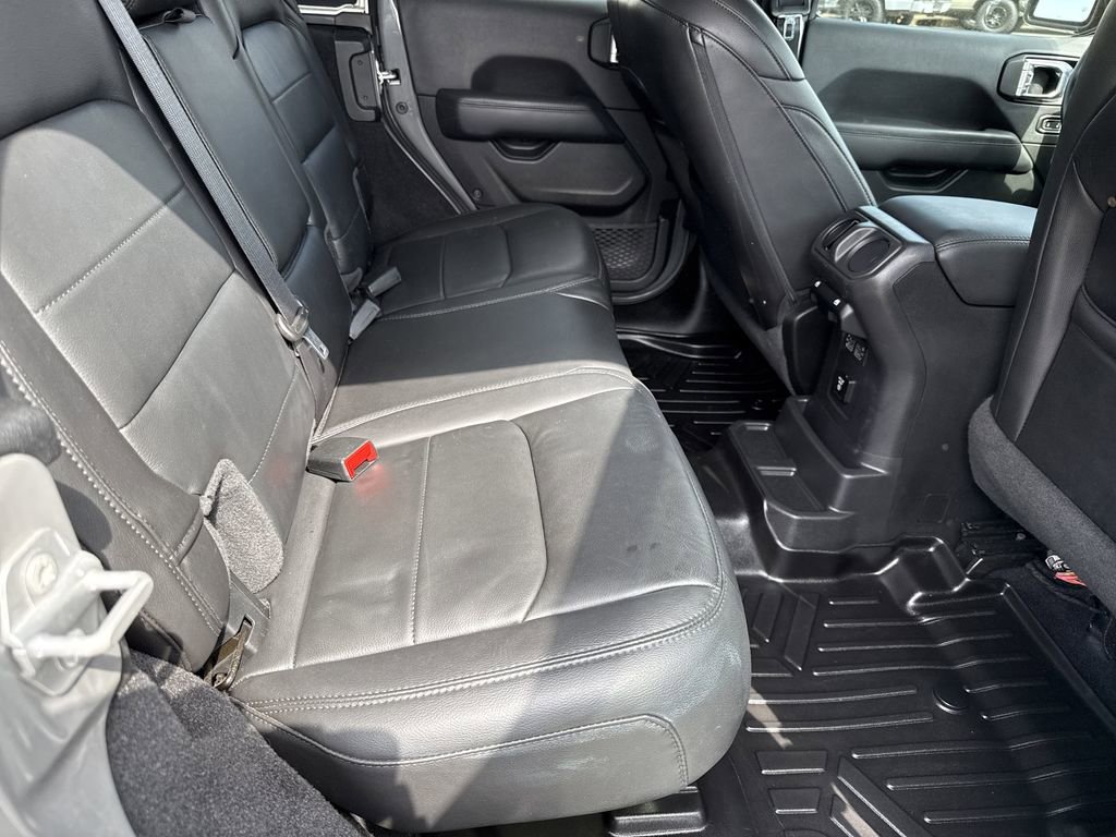 Used 2021 Jeep Wrangler Unlimited Sahara image 16