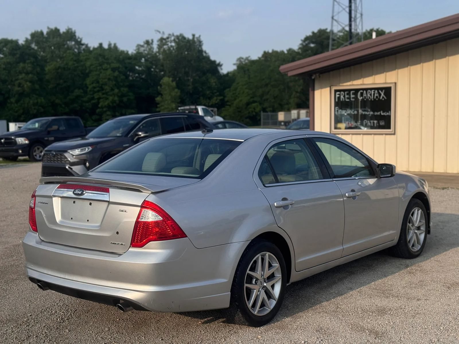 Used 2011 Ford Fusion SEL FWD image 9